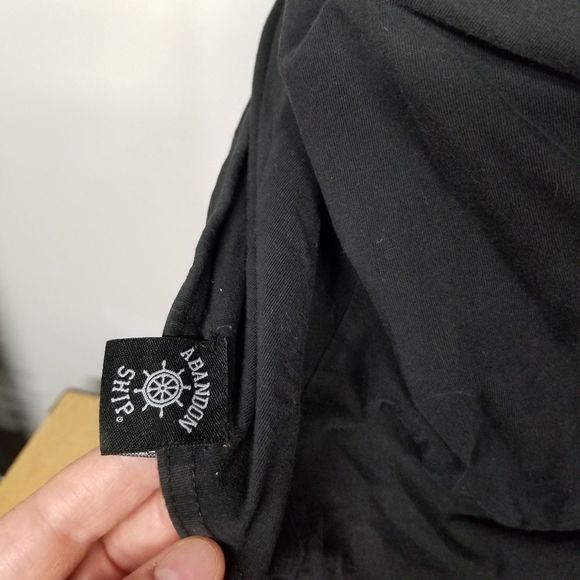 Abondon ship mens medium M black mallgoth short sleeve top
For reference:
Model - Picture 7 of 8